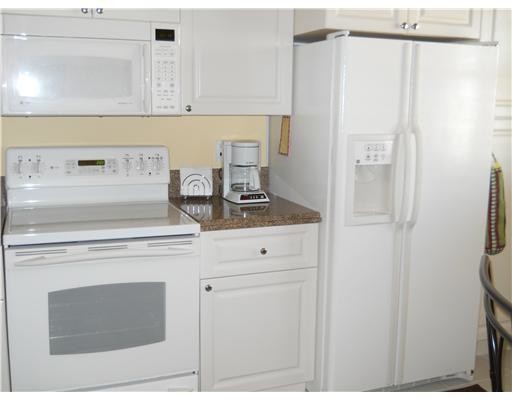 3 Harbour Isle Dr E-Unit -3 in Fort Pierce, FL - Building Photo - Building Photo