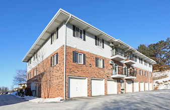 Honeysuckle Apartments in Hartford, WI - Building Photo - Building Photo