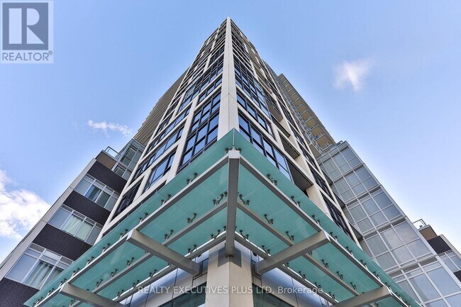 501 St Clair Ave W in Toronto, ON - Building Photo - Building Photo