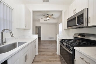 The Landing at Ocean View Hills in San Diego, CA - Foto de edificio - Building Photo