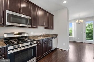 42298 Lancaster Wds Sq in Chantilly, VA - Building Photo - Building Photo