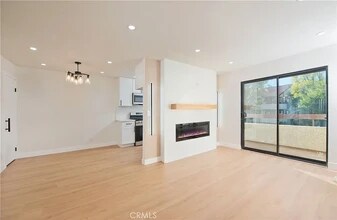 18028 Saratoga Way, Unit 557 in Santa Clarita, CA - Building Photo - Building Photo