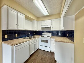 8302 Garrett Dr-Unit -8304 Garrett in Tyler, TX - Building Photo - Building Photo