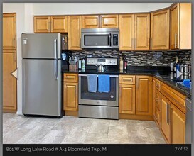 801 W Long Lake Rd in Bloomfield Hills, MI - Building Photo - Building Photo