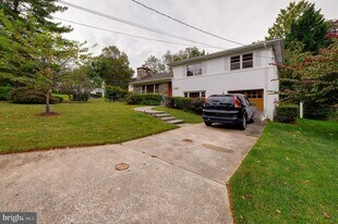9420 Holland Ave in Bethesda, MD - Building Photo