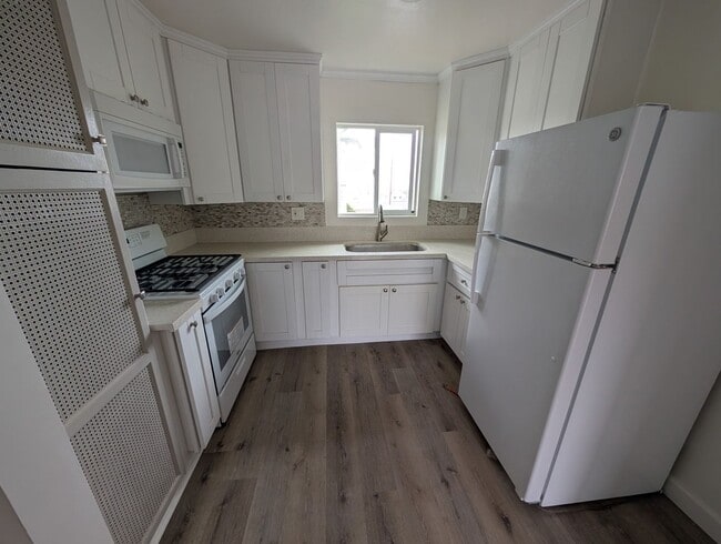 6510 La Jolla Blvd in La Jolla, CA - Building Photo - Building Photo
