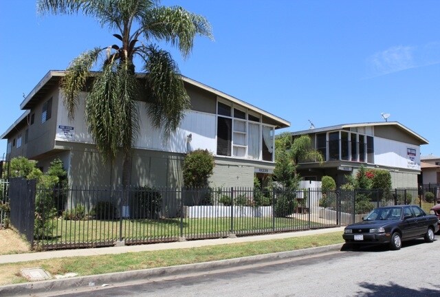 10239 Darby Ave in Inglewood, CA - Building Photo