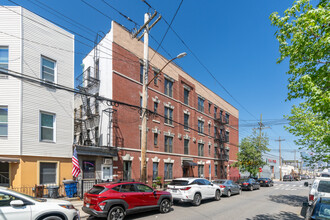 73 Hausman St in Brooklyn, NY - Building Photo - Building Photo