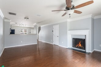 703 Crestwell Cir SW in Atlanta, GA - Building Photo - Building Photo