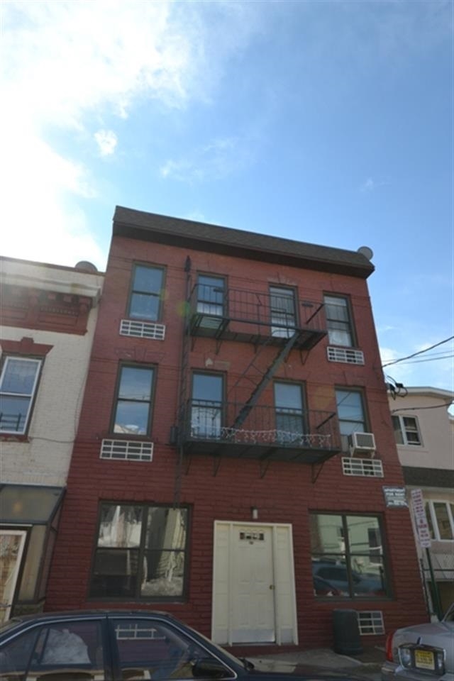 575 59th St in West New York, NJ - Foto de edificio - Building Photo