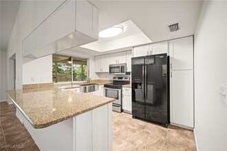 210 NE 10th Ave in Cape Coral, FL - Building Photo - Building Photo