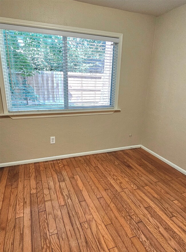 property at 22 W Broken Oak Ct