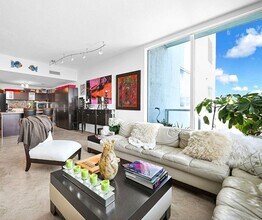 1900 N Bayshore Dr, Unit 5103 in Miami, FL - Foto de edificio - Building Photo
