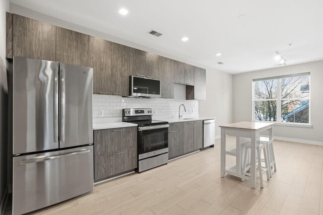 property at 989 S Buchanan St