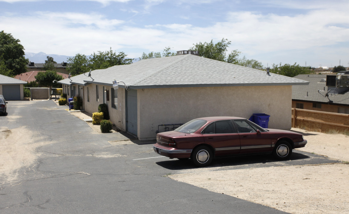 16252 Orick Ave in Victorville, CA - Foto de edificio