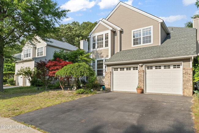 property at 5 Mulberry Ln