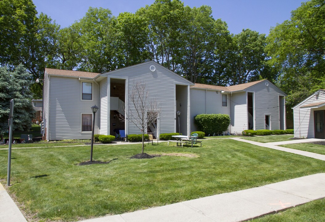 Devonshire West in West Jefferson, OH - Building Photo