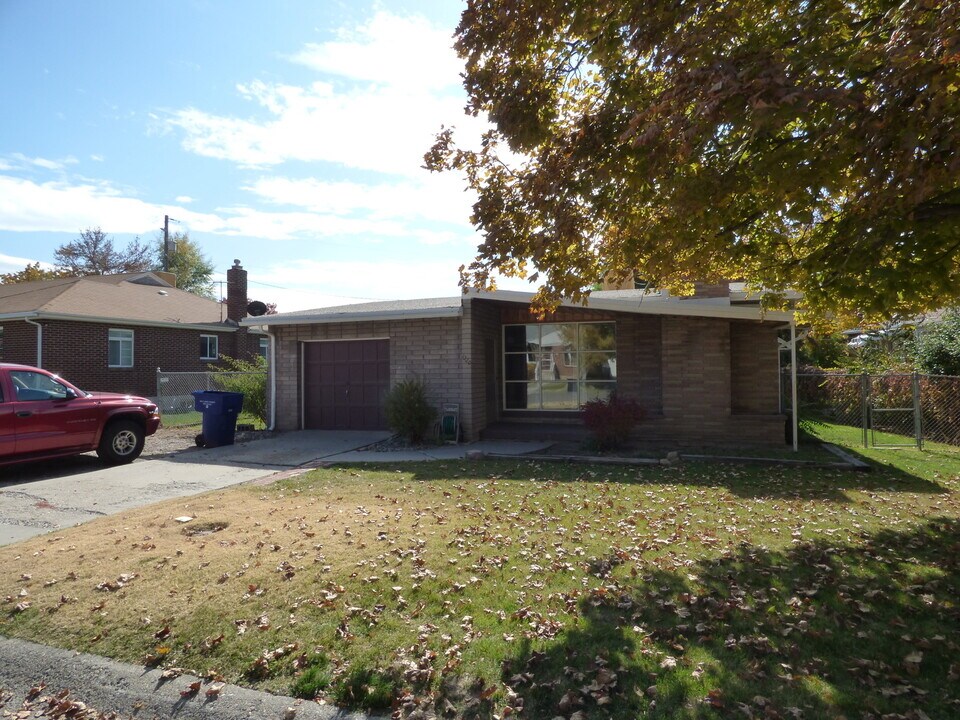 1220 E Lavon Dr in Salt Lake City, UT - Building Photo