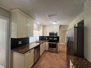 11360 NW 37th Pl in Sunrise, FL - Building Photo - Building Photo