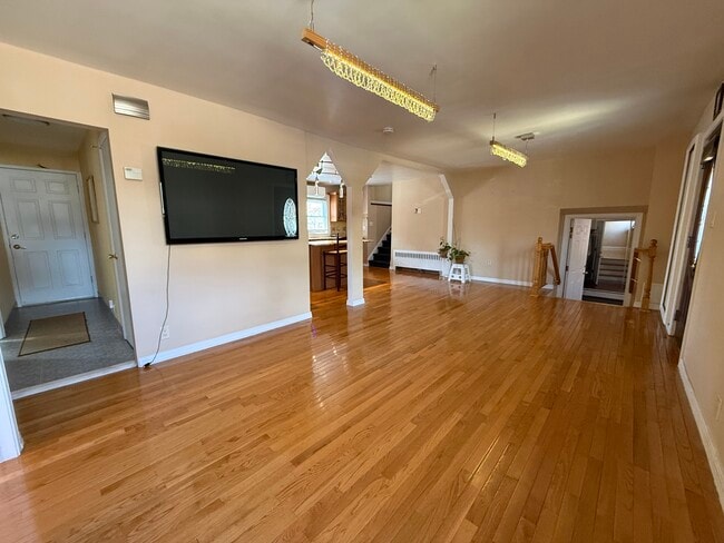 246 Grant Ave, Unit 1st. Floor in Cliffside Park, NJ - Building Photo - Building Photo