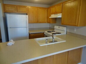 104 Rice Ln in Amity, OR - Building Photo - Building Photo