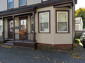 32 W Dane St in Beverly, MA - Building Photo