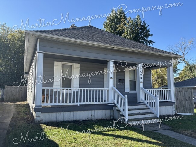 property at 1528 E 6th St