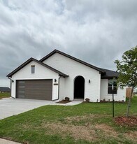 17717 Horne Ln in Edmond, OK - Building Photo