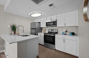 4620 W McDowell Rd, Unit 1S in Phoenix, AZ - Building Photo - Building Photo