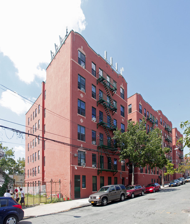 621-623 Manida St in Bronx, NY - Building Photo