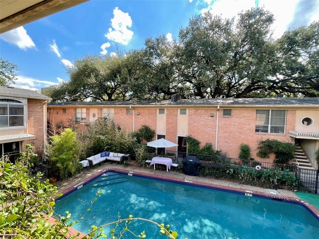 property at 3420 Mt Vernon St