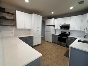 2212 Buffalo Tundra Dr in Austin, TX - Building Photo - Building Photo