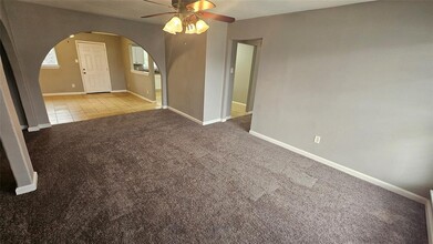 5927 Belarbor St in Houston, TX - Building Photo - Building Photo