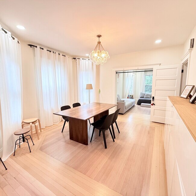 21 Harlow St, Unit 1 in Arlington, MA - Foto de edificio - Building Photo