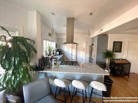 8 Cherry St, Unit 2 in Somerville, MA - Building Photo