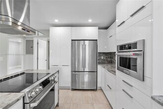 2115 NE 37th Dr in Fort Lauderdale, FL - Building Photo - Building Photo
