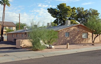 Welcome to Monte Cristo Apartments! in Phoenix, AZ - Foto de edificio - Building Photo
