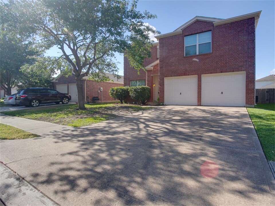 14918 Sugar Cup Ct in Sugar Land, TX - Foto de edificio