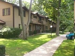 Ridgewood Oaks in Saugatuck, MI - Foto de edificio - Building Photo