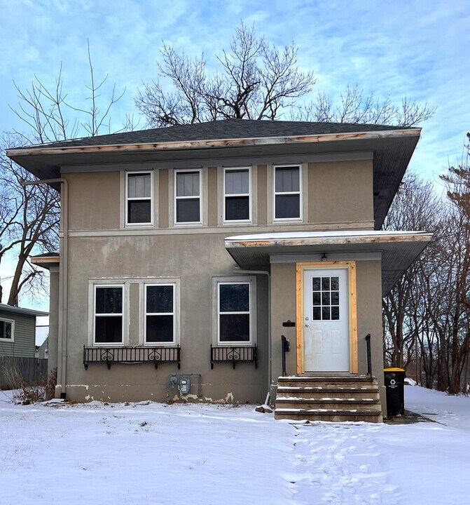 907 Albion Ave in Fairmont, MN - Building Photo