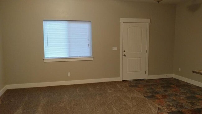 660 Ruby Cir in Shelley, ID - Building Photo - Building Photo
