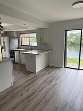 242 Wimbledon Lakes Dr in Plantation, FL - Building Photo - Building Photo
