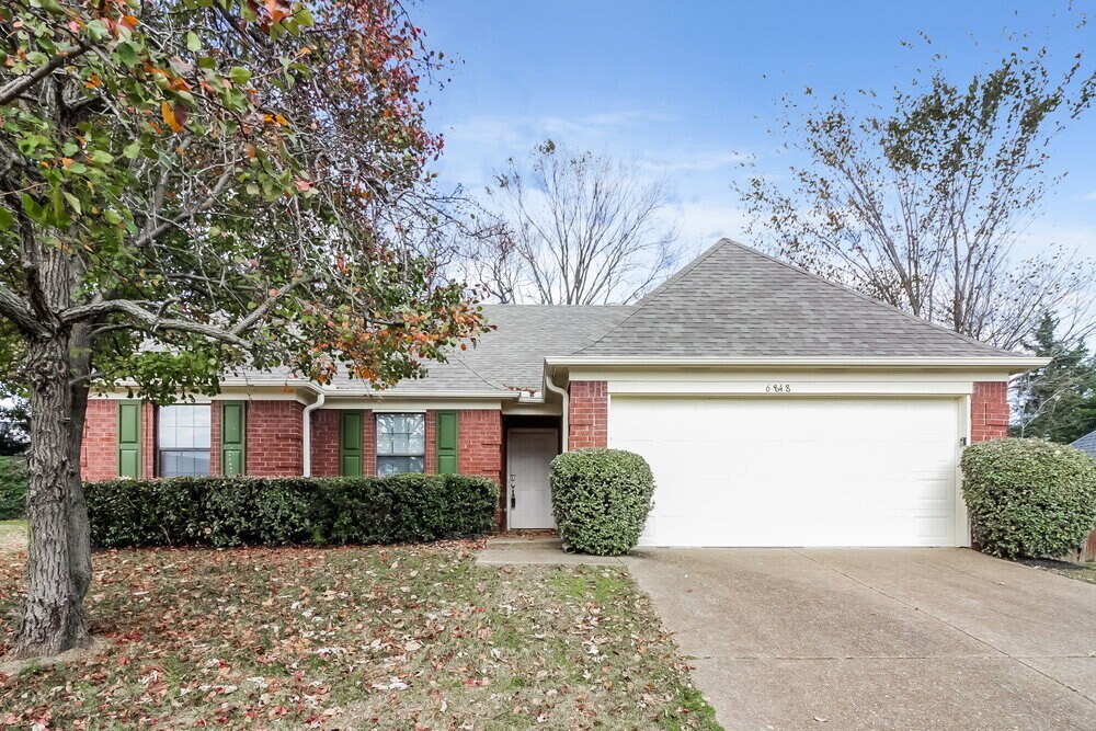 6848 Stevenwoods Ave in Memphis, TN - Foto de edificio