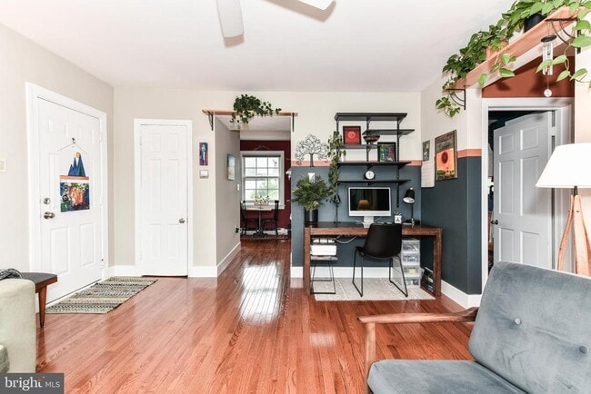 1808 W Abingdon Dr in Alexandria, VA - Foto de edificio - Building Photo