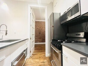 East 106th Street in New York, NY - Foto de edificio - Building Photo