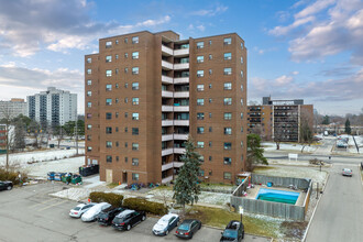 Linwood Apartment in Mississauga, ON - Building Photo - Building Photo