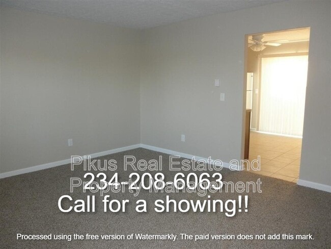 1040 Smith Kramer St NE in Hartville, OH - Building Photo - Building Photo