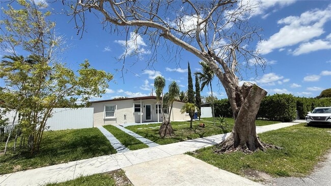 11501 SW 43rd Ln in Miami, FL - Building Photo - Building Photo
