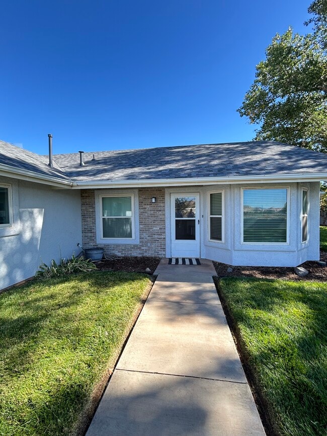 7960 N Jade Dr in Saint George, UT - Building Photo - Building Photo
