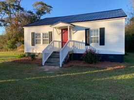200 Koonce Fork Rd in Richlands, NC - Building Photo